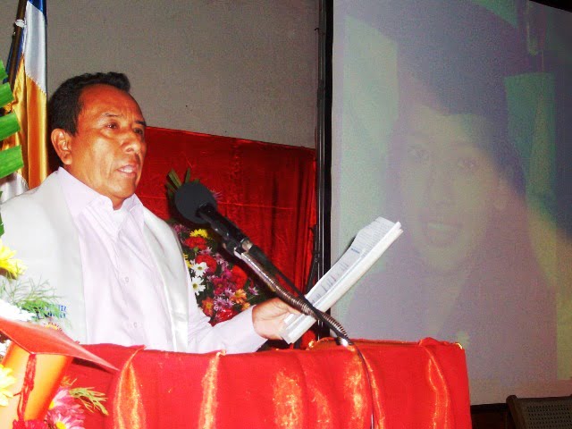 Don Luis Villanueva brindando palabras de agradecimiento